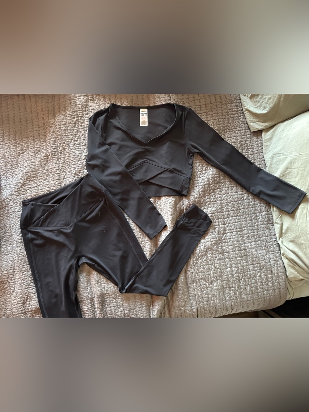 Gym shark set - black long sleeve top and leggings